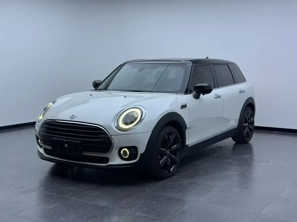 MINI Clubman MINI CLUBMAN 2023 Modified 1.5T COOPER Classic 2023 — photo 1, buy with delivery to Moscow