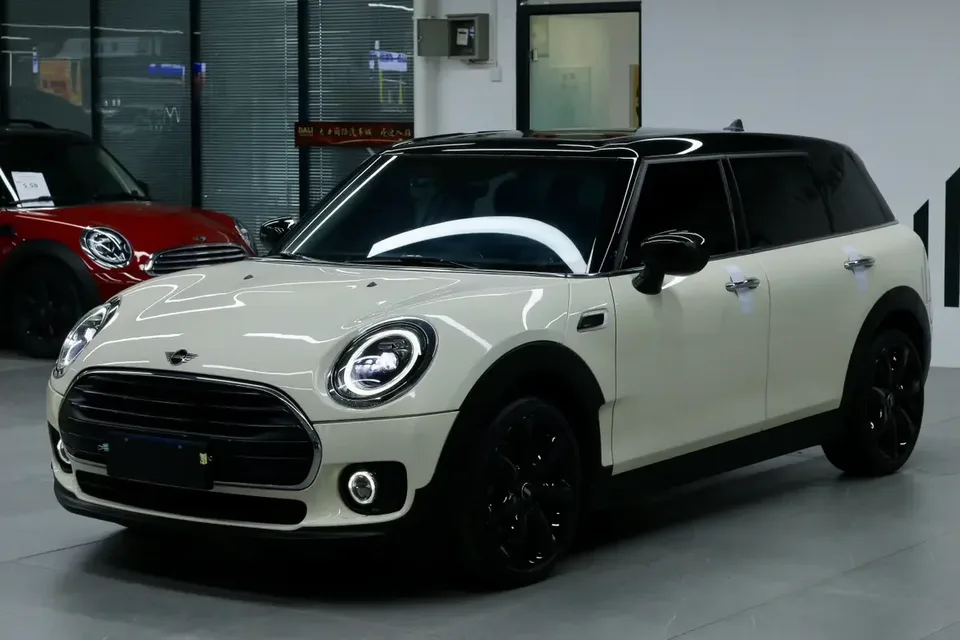 MINI Clubman MINI CLUBMAN 2022 1.5T COOPER Connoisseur 2022 — photo 1, buy with delivery to Moscow
