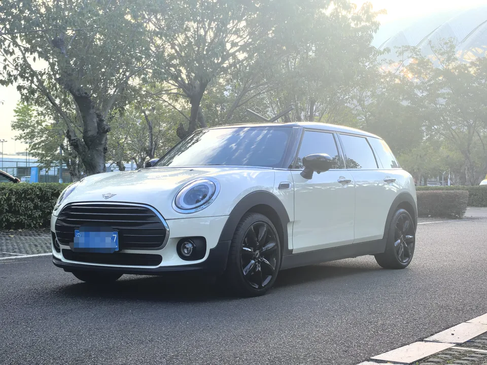 MINI Clubman MINI CLUBMAN 2022 1.5T COOPER Connoisseur 2022 — фото 1, купить с доставкой в Москву