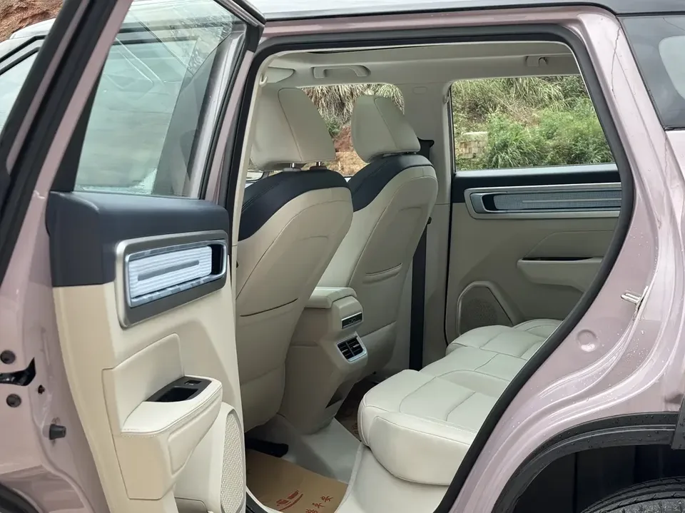 Geely ICON Geely ICON 2023 1.5TD Chocolate Chocolate Edition 2024 — thumbnail 3