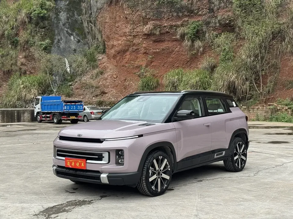 Geely ICON Geely ICON 2023 1.5TD Chocolate Chocolate Edition 2024 — photo 1, buy with delivery to Moscow