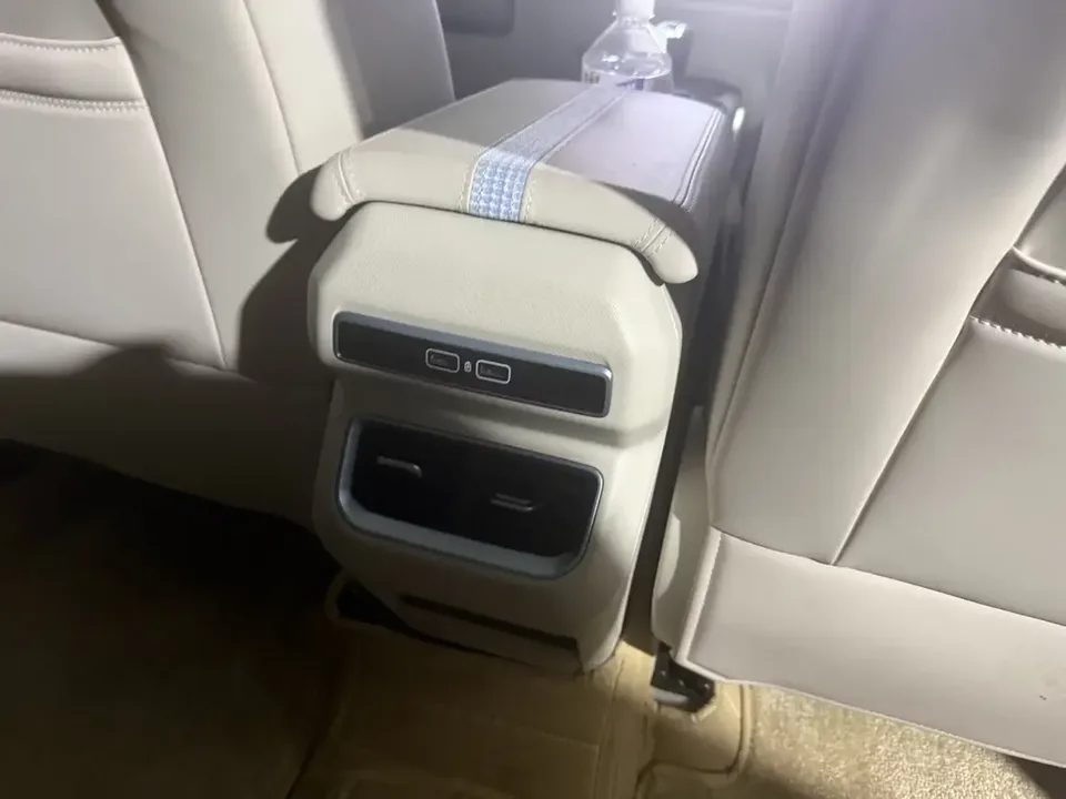 Geely ICON Geely ICON 2023 1.5TD Chocolate Edition 2024 — thumbnail 4