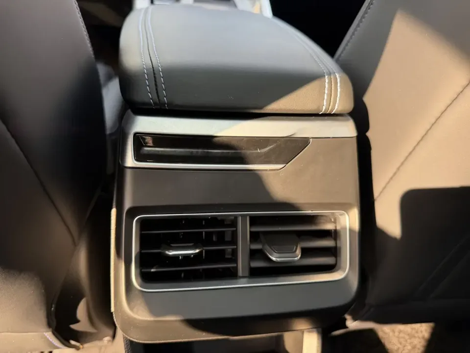 Geely Preface Xing Rui 2025 1.5T Dongfang Yao Fuyao Edition 2025 — thumbnail 4