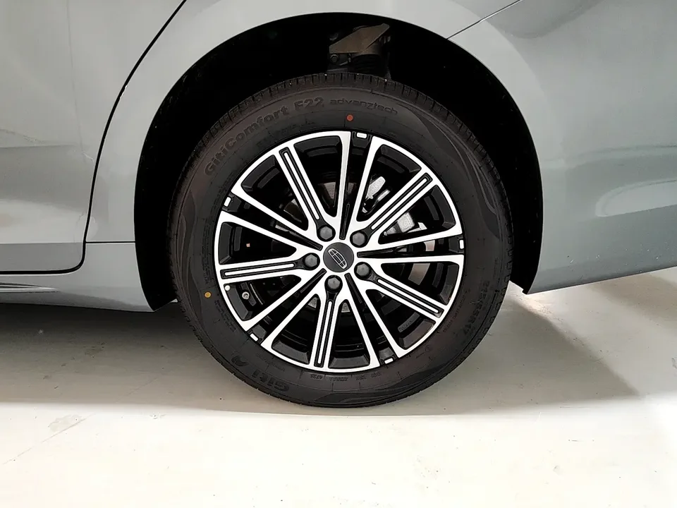 Geely Preface Xing Rui 2026 1.5T Dongfang Yao Fuyao Edition 2026 — thumbnail 3