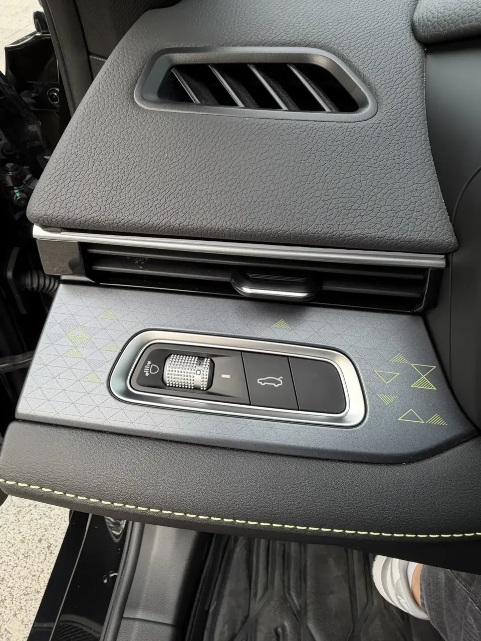 Geely Preface Xing Rui 2023 1.5T Kunlun Edition 2024 — миниатюра 3