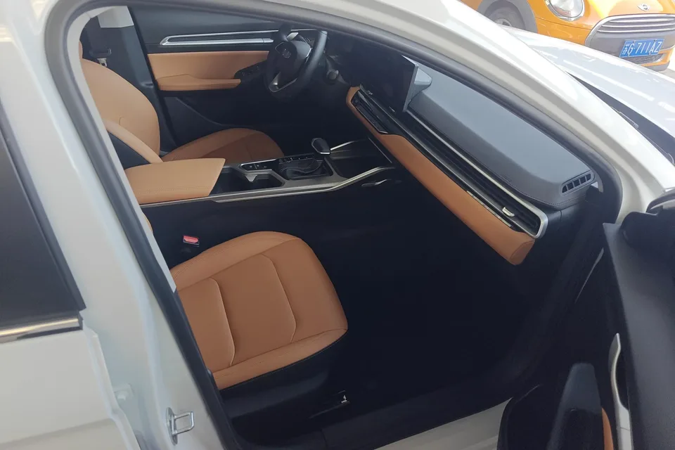 Geely Emgrand emgrand 2025 4th generation 1.5L CVT flagship model 2024 — thumbnail 3
