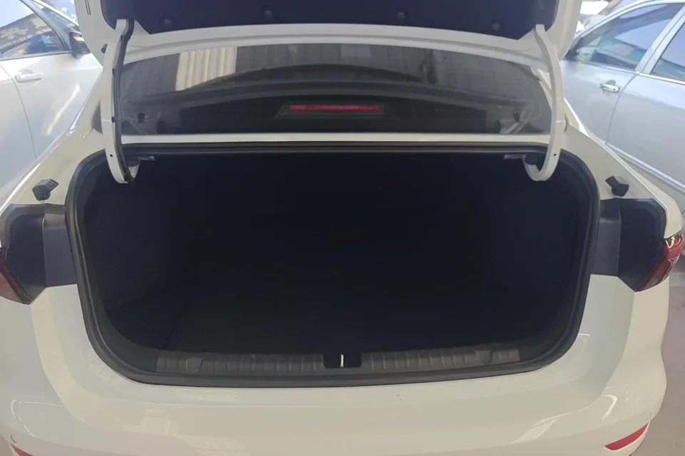 Geely Emgrand emgrand 2025 4th generation 1.5L CVT flagship model 2024 — thumbnail 5