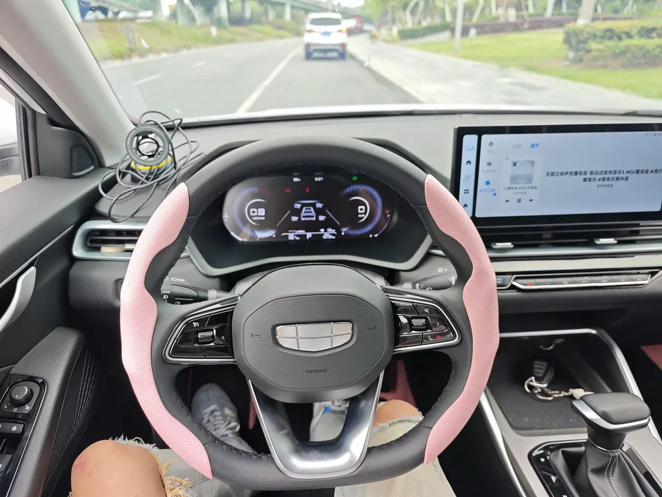 Geely Emgrand emgrand 2025 4th Generation 1.5L CVT Premium 2025 — thumbnail 3