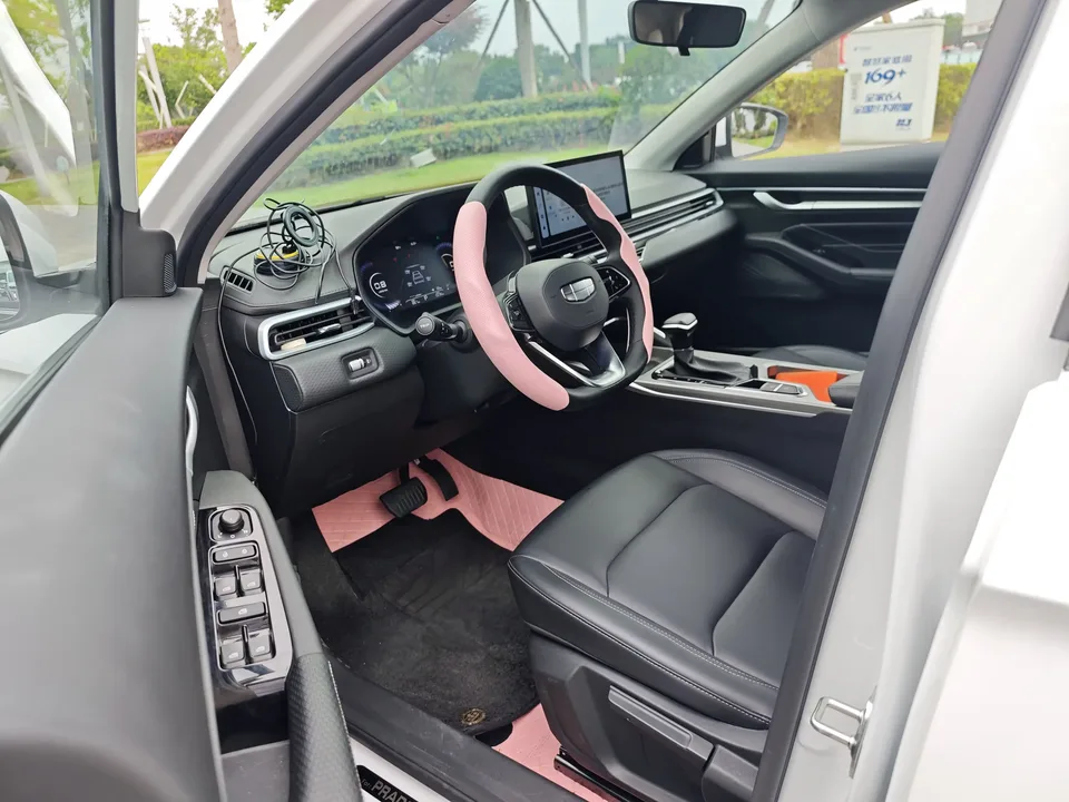 Geely Emgrand emgrand 2025 4th Generation 1.5L CVT Premium 2025 — thumbnail 4