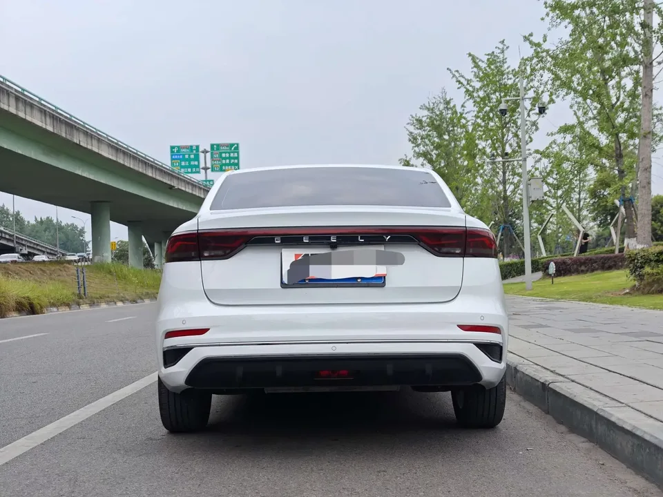 Geely Emgrand emgrand 2025 4th Generation 1.5L CVT Premium 2025 — thumbnail 5