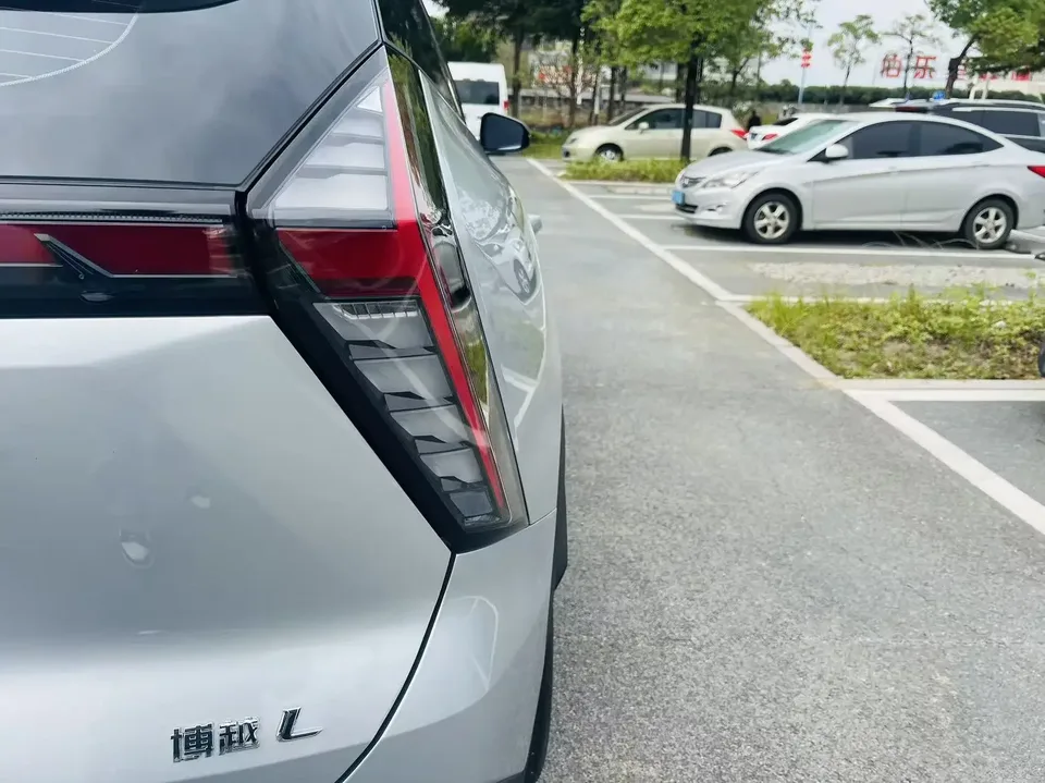 Geely Atlas L Boyue L 2023 1.5TD DCT Premium 2023 — thumbnail 3