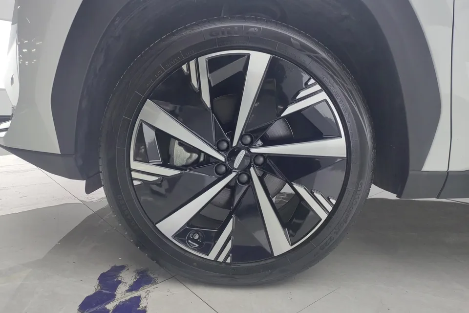 Geely Atlas L Boyue L 2023 1.5TD DCT Premium 2024 — thumbnail 3