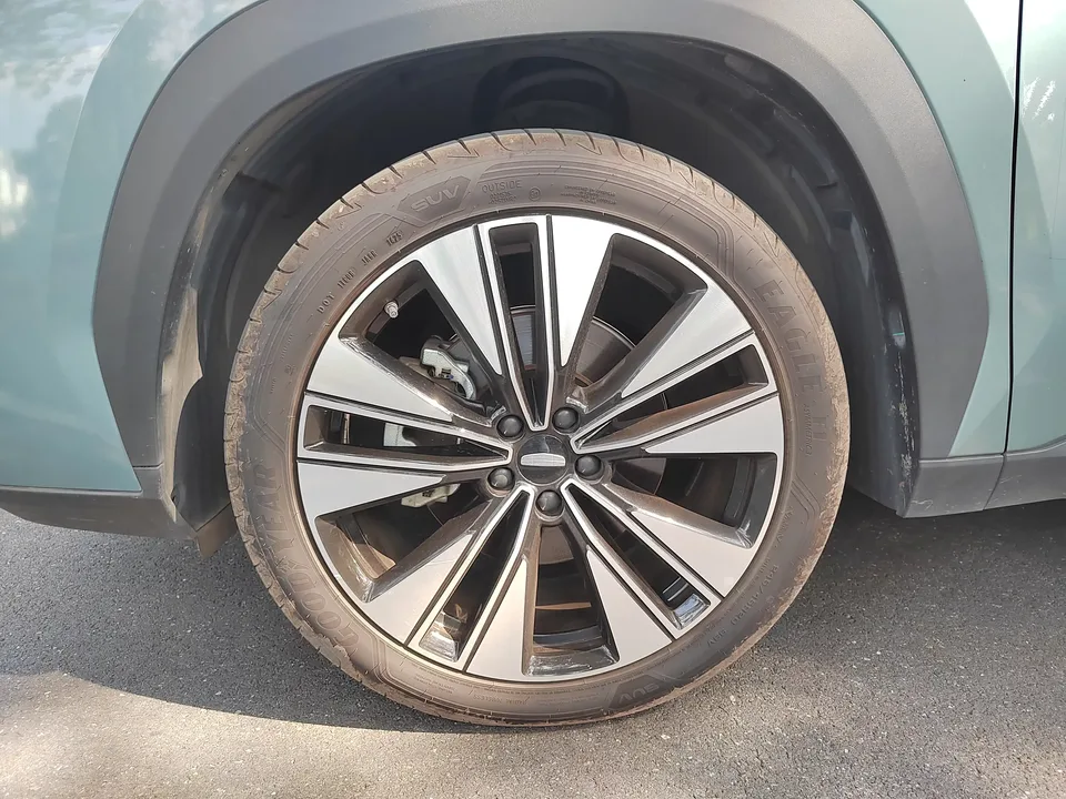 Geely Atlas L Boyue L 2025 The fourth generation 1.5TD DCT Jinxiu 2025 — thumbnail 3