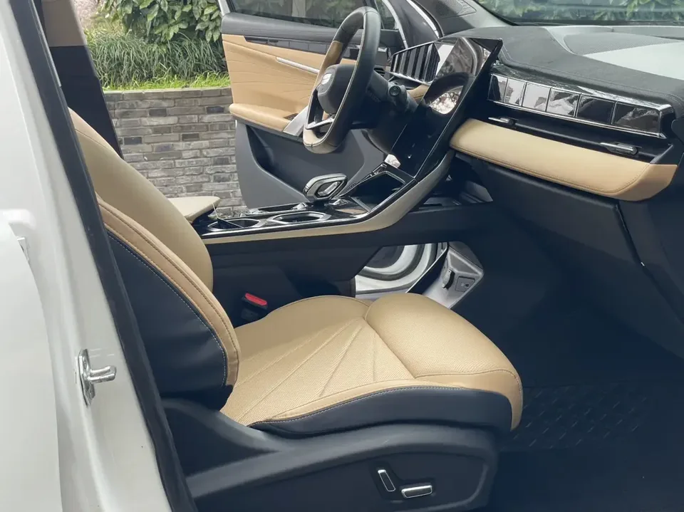 Geely Atlas L Boyue L 2023 1.5TD DCT Luxury 2024 — thumbnail 2