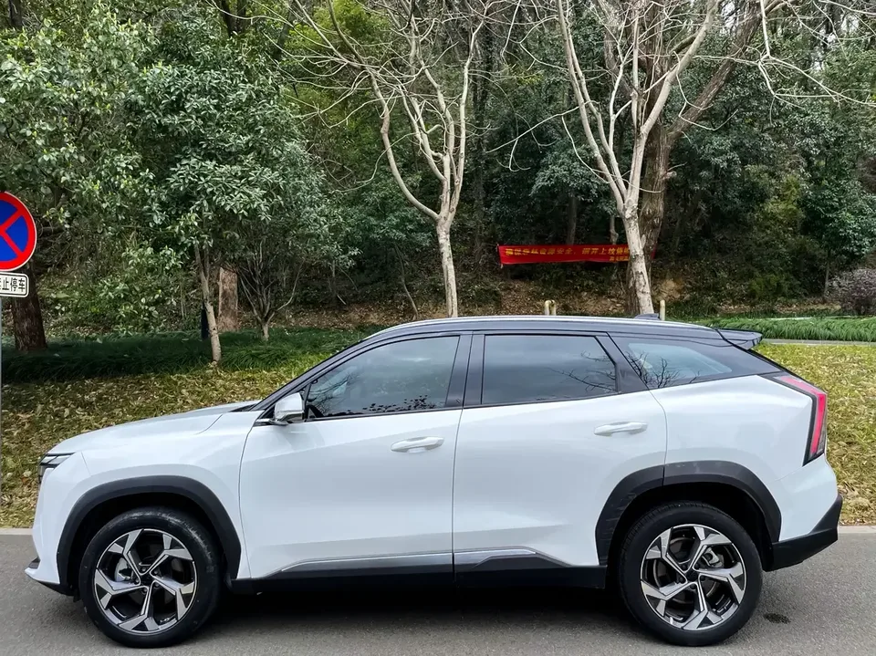 Geely Atlas L Boyue L 2023 1.5TD DCT Luxury 2024 — photo 1, buy with delivery to Moscow