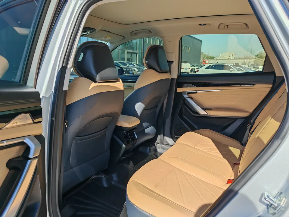 Geely Atlas L Boyue L 2023 1.5TD DCT Premium 2023 — thumbnail 3