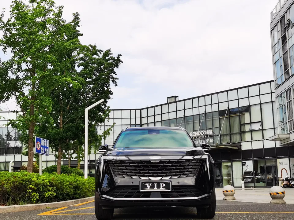Geely Atlas L Boyue L 2023 1.5TD DCT Premium 2024 — фото 1, купить с доставкой в Москву
