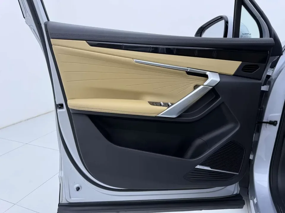 Geely Atlas L Boyue L 2023 1.5TD DCT Premium 2023 — миниатюра 3