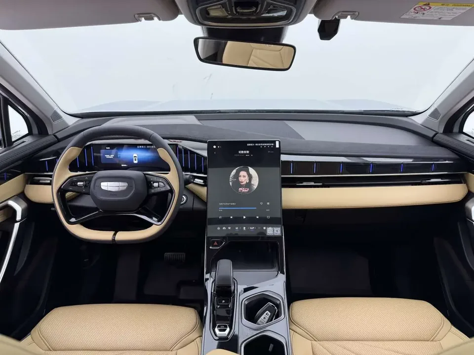 Geely Atlas L Boyue L 2023 1.5TD DCT Premium 2023 — миниатюра 4