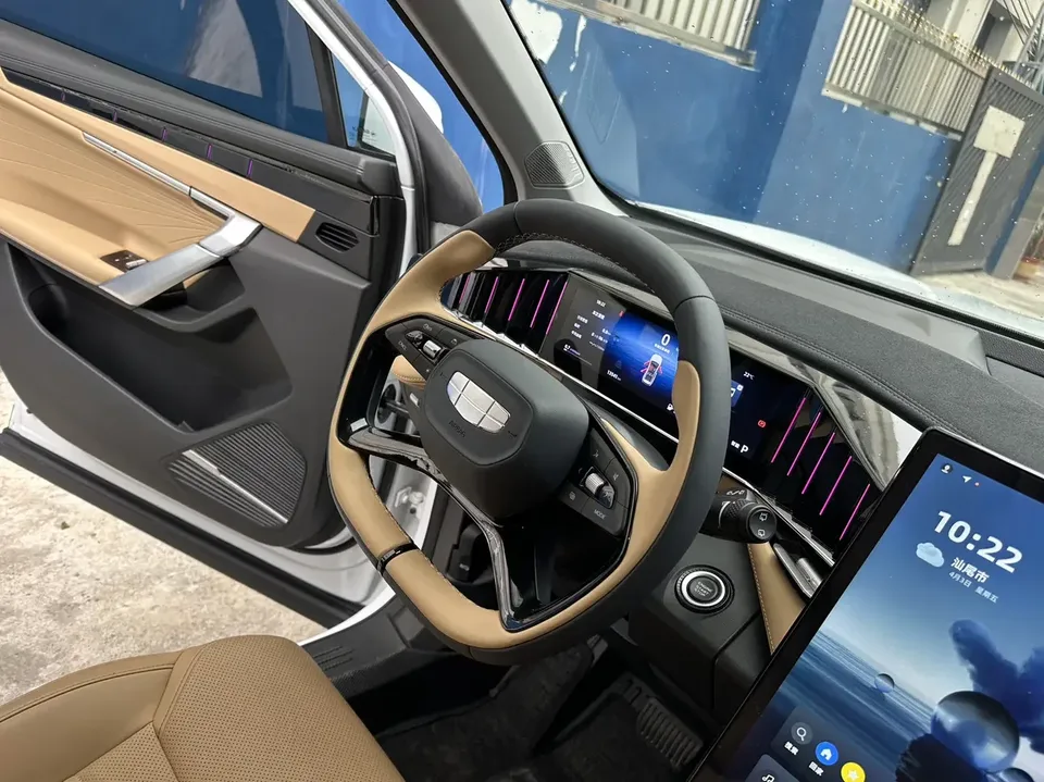 Geely Atlas L Boyue L 2023 1.5TD DCT Premium 2023 — thumbnail 3