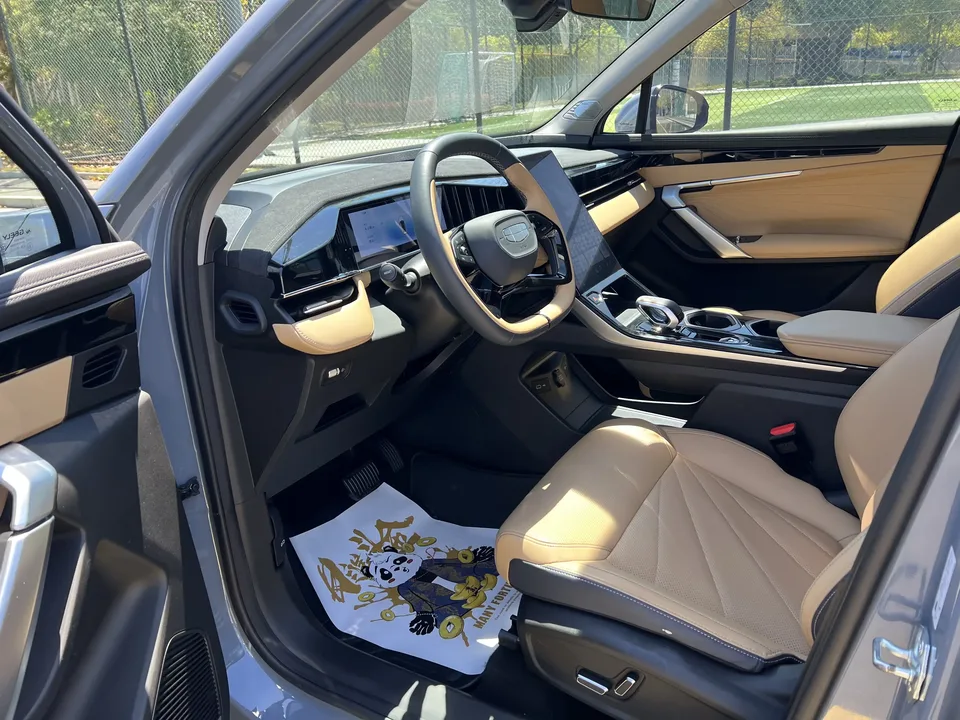 Geely Atlas L Boyue L 2023 1.5TD DCT Luxury 2023 — thumbnail 3