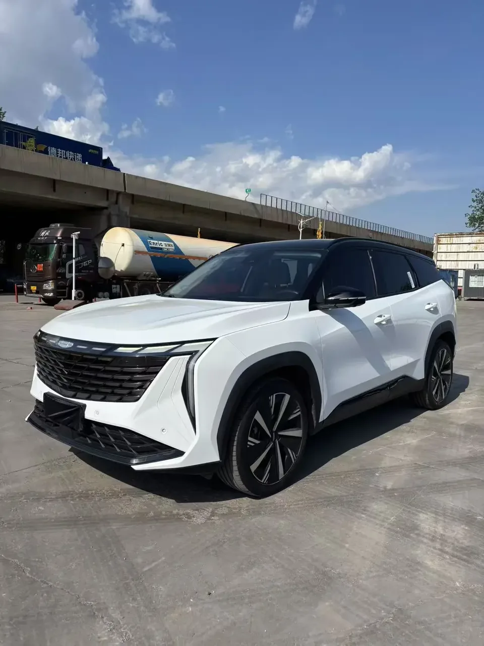 Geely Atlas L Boyue L 2023 1.5TD DCT Premium 2023 — photo 1, buy with delivery to Moscow
