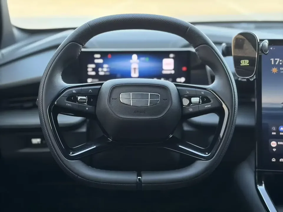 Geely Atlas Boyue 2023 Boyue COOL 1.5T Smart Link+ 2024 — thumbnail 3