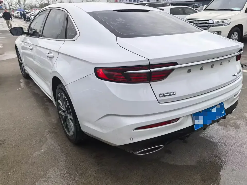 Geely Preface Xing Rui 2025 1.5T Dongfang Yao Fuyao Edition 2025 — thumbnail 4
