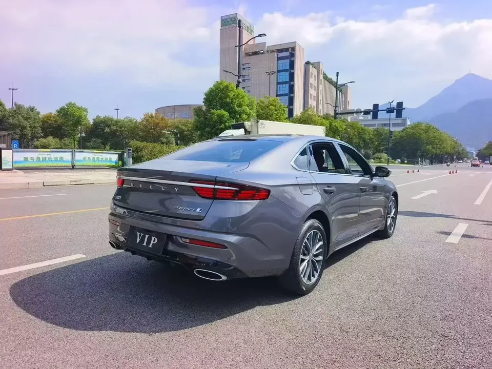 Geely Preface Xing Rui 2025 1.5T Dongfang Yao Fuyao Edition 2024 — миниатюра 2