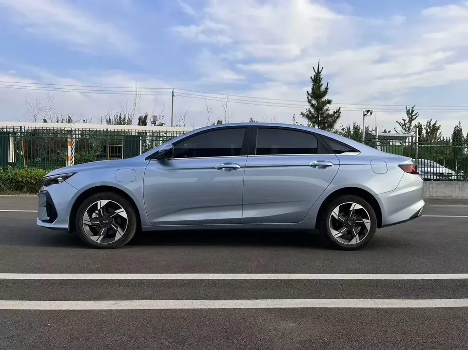 Geely Emgrand L HiP Emgrand L HiP 2024 1.5TD-DHT Pro Champion Edition 100KM Excellence 2025 — thumbnail 4
