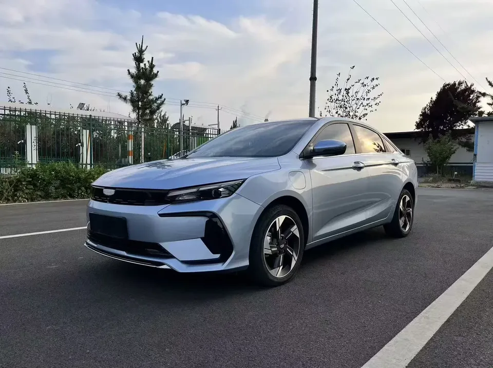 Geely Emgrand L HiP Emgrand L HiP 2024 1.5TD-DHT Pro Champion Edition 100KM Excellence 2025 — photo 1, buy with delivery to Moscow