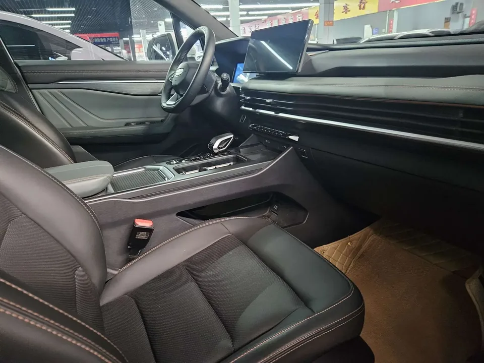 Geely Okavango Haoyue L 2023 2.0TD DCT Premium 2024 — thumbnail 3