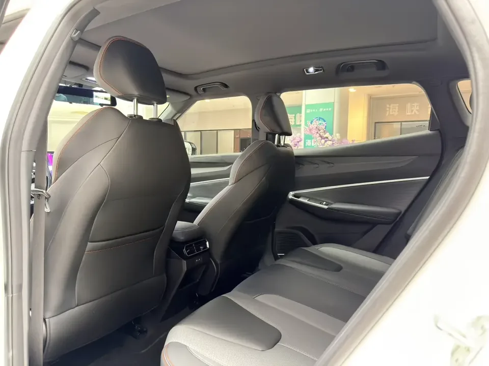 Geely Atlas Boyue 2024 1.5TD Dragon Edition 2024 — thumbnail 3