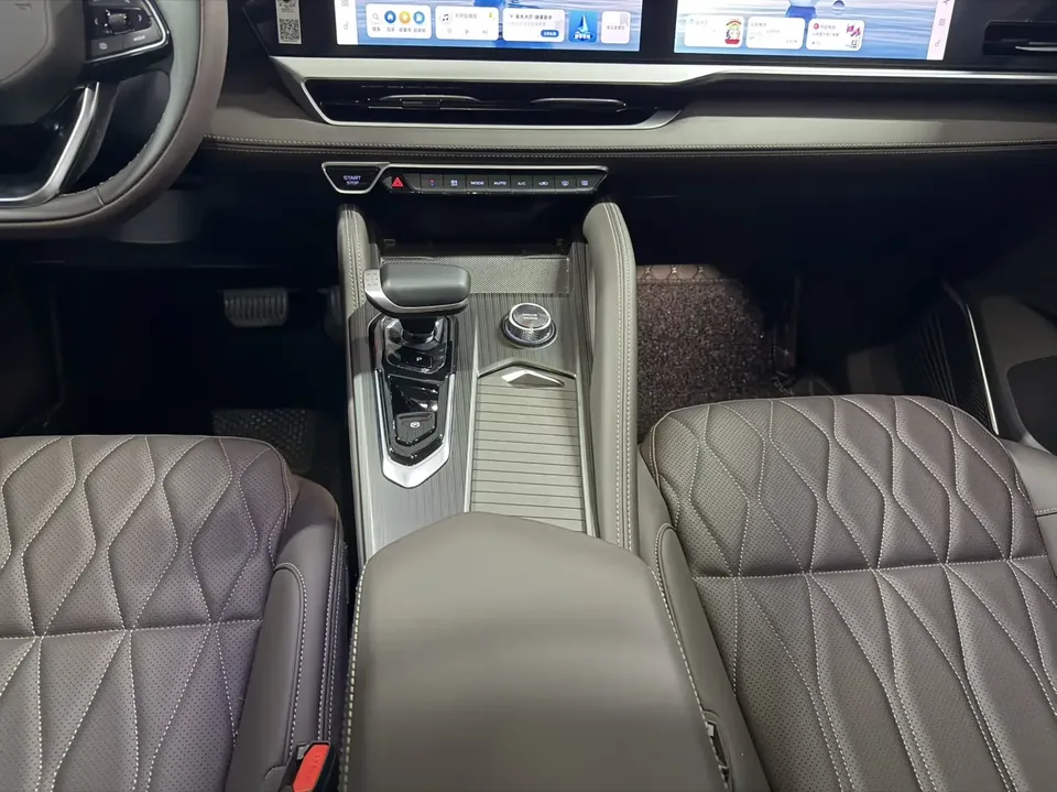 Geely Monjaro Xingyue L 2025 2.0TD 2WD Xingyun Edition 2025 — thumbnail 4