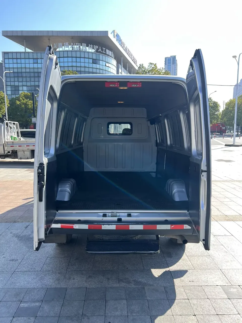 Jiangling Teshun Teshun 2021 2.8T Space King Taurus Model Long Axis Medium High Top Rear Single Tire 3 Seater Diesel National VI JX493 2022 — миниатюра 2