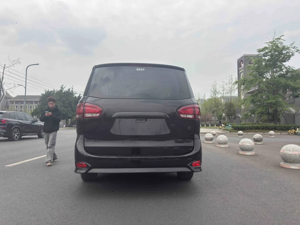 Datong Maxus G10 Maxus G10 2023 2.0L gasoline manual multi-function version 7 seats 2023 — thumbnail 5