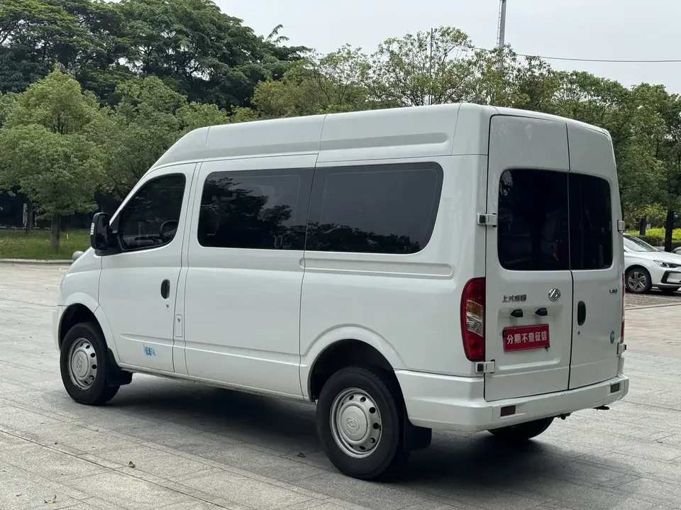 Datong Xintu V80 Xintu V80 2021 2.0T 6-speed manual Aoyuntong short-axle mid-top 5/6/7/8/9 seats 2024 — миниатюра 2
