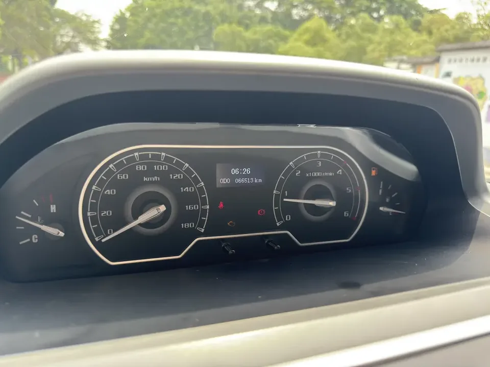 Datong Xintu V80 Xintu V80 2021 2.0T 6-speed manual Aoyuntong short-axle mid-top 5/6/7/8/9 seats 2024 — миниатюра 4