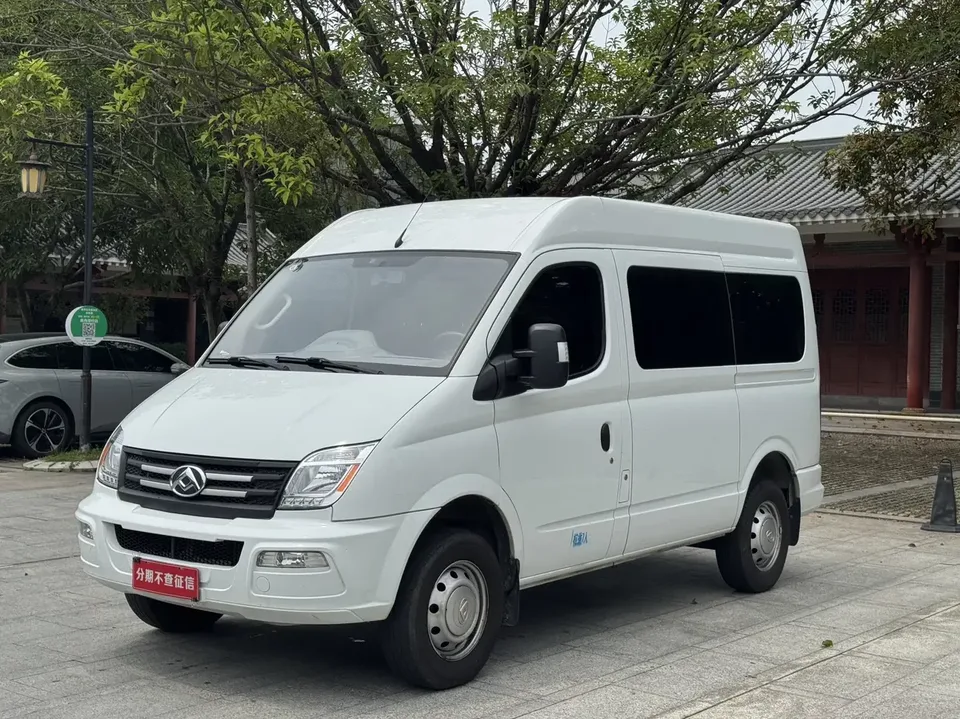 Datong Xintu V80 Xintu V80 2021 2.0T 6-speed manual Aoyuntong short-axle mid-top 5/6/7/8/9 seats 2024 — фото 1, купить с доставкой в Москву