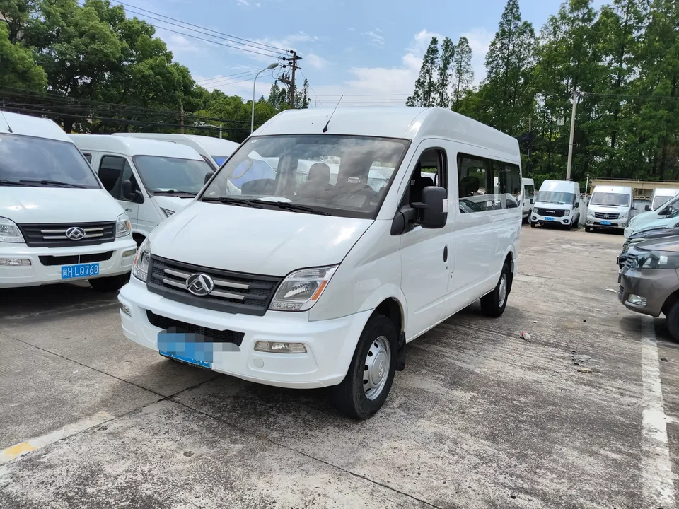 Datong Xintu V80 Xintu V80 2022 2.0T 6-speed manual classic Aoyuntong center axis center top 6/7/8/9 seats 127Ps 2022 — photo 1, buy with delivery to Moscow