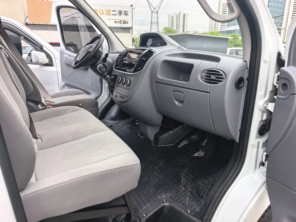 Datong Xintu V80 Xintu V80 2021 2.0T Classic City King 6-speed manual short-axle mid-top 3-seater 2022 — миниатюра 3