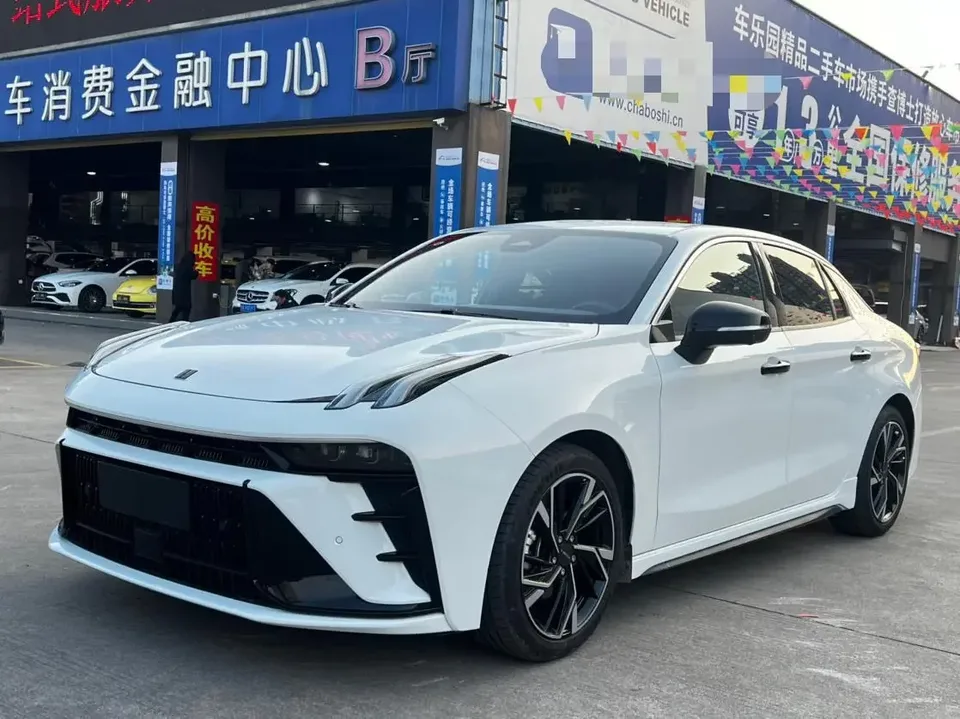 Lynk & Co 03 Lynk & Co 03 2023 1.5TD DCT Jin Pro 2024 — photo 1, buy with delivery to Moscow