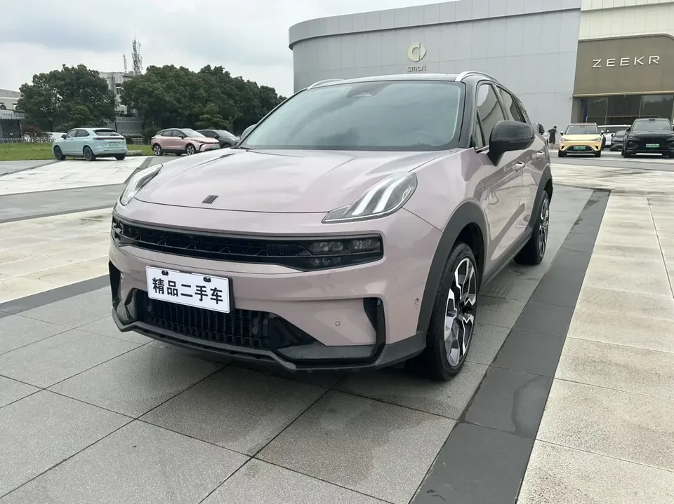 Lynk & Co 06 Lynk & Co 06 2023 Remix 1.5T Hero 2023 — photo 1, buy with delivery to Moscow