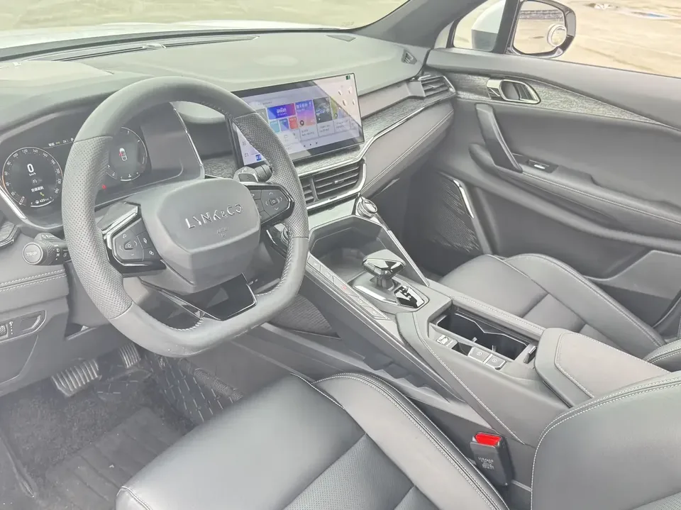 Lynk & Co 06 Lynk & Co 06 2023 Remix 1.5T Pro 2023 — миниатюра 4