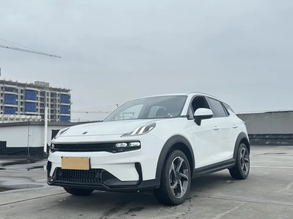 Lynk & Co 06 Lynk & Co 06 2023 Remix 1.5T Pro 2023 — фото 1, купить с доставкой в Москву