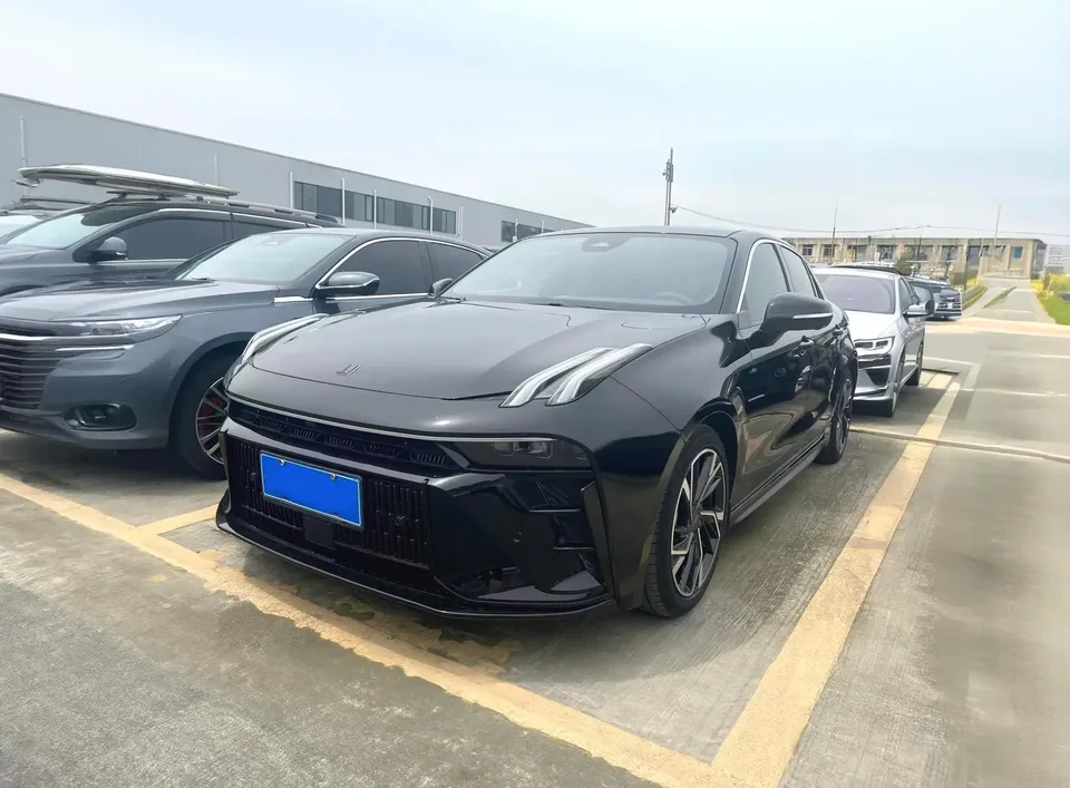 Lynk & Co 03 Lynk & Co 03 2023 1.5TD DCT Jin Plus 2024 — photo 1, buy with delivery to Moscow