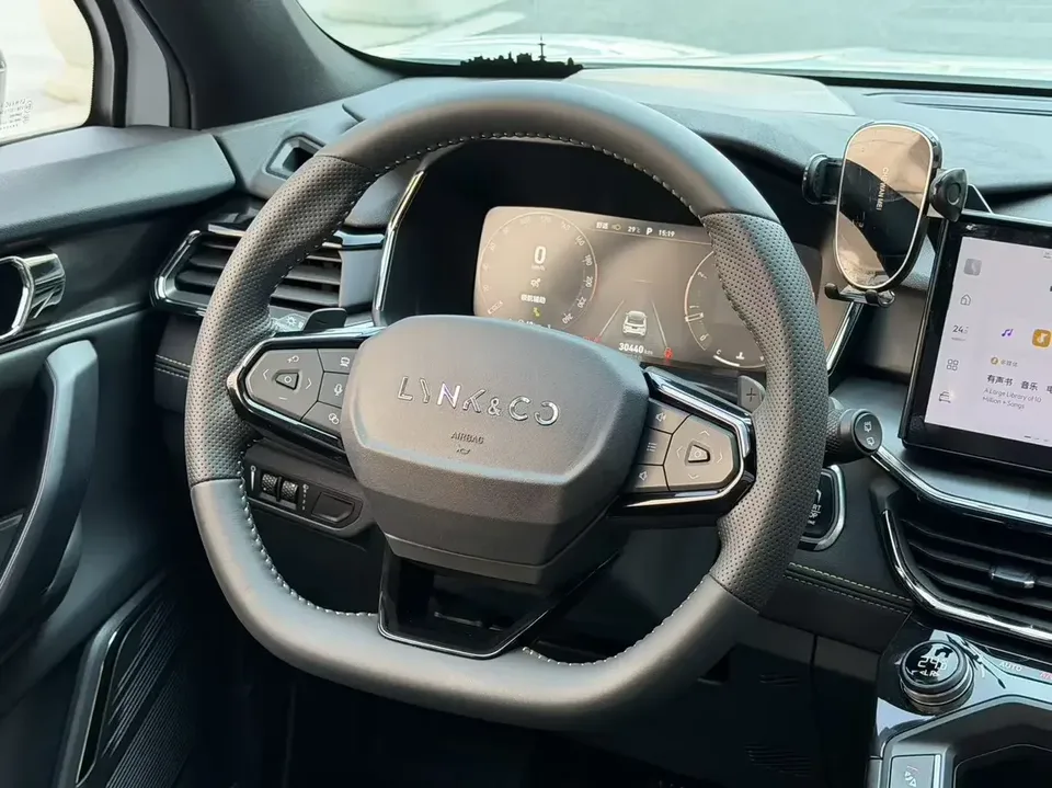 Lynk & Co 06 Lynk & Co 06 2023 Remix 1.5T Hero 2024 — thumbnail 3