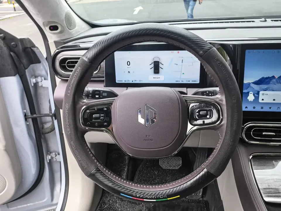 Leapmotor Zero running C11 Zero running C11 2023 Extended Range 285 Smart Edition 2023 — thumbnail 3