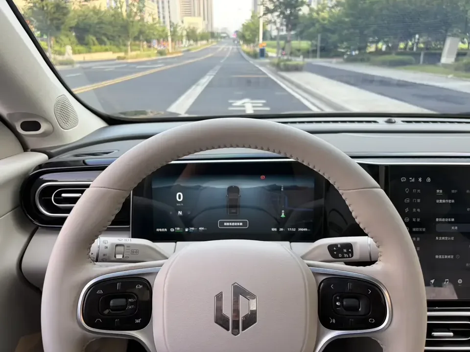 Leapmotor Zero running C11 Zero running C11 2023 Extended Range 180 Comfort Edition 2023 — thumbnail 4