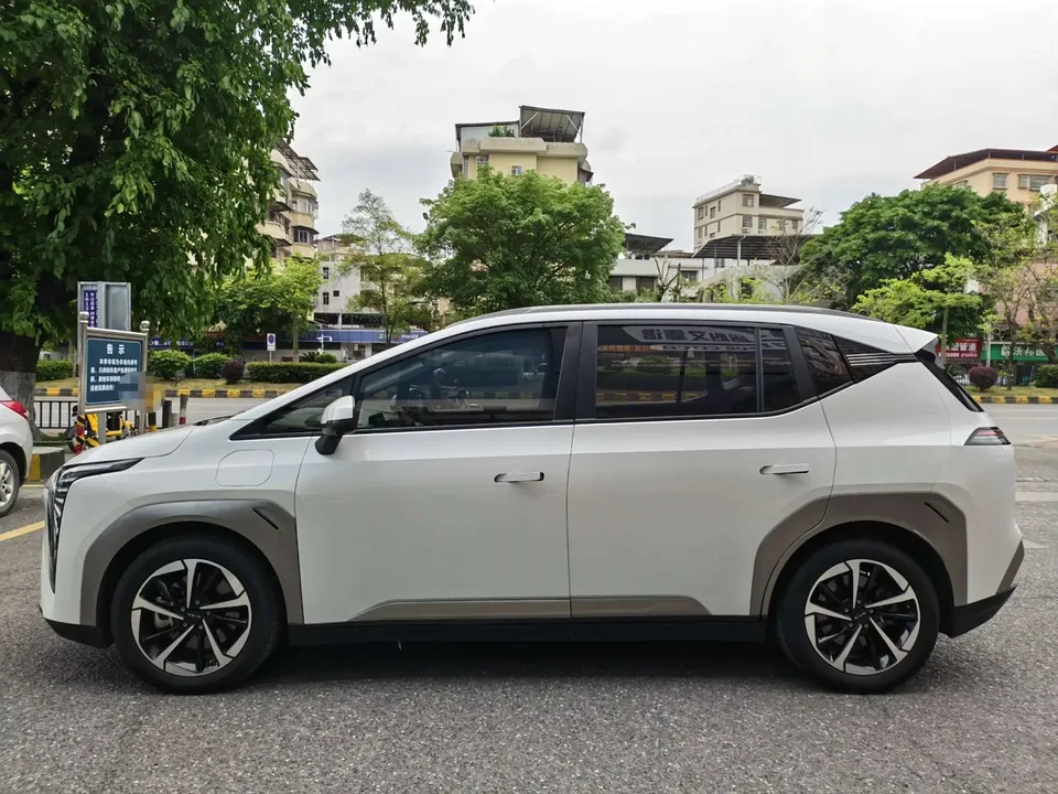 AION Y AION Y 2022 PLUS 70 Smart Edition 2023 — thumbnail 4